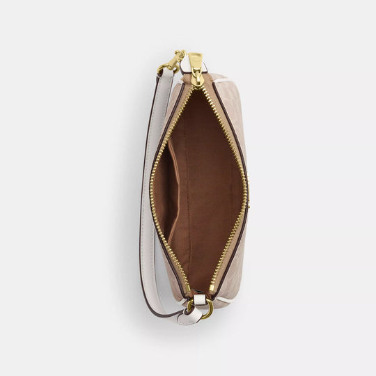 Nolita 19 - Coach